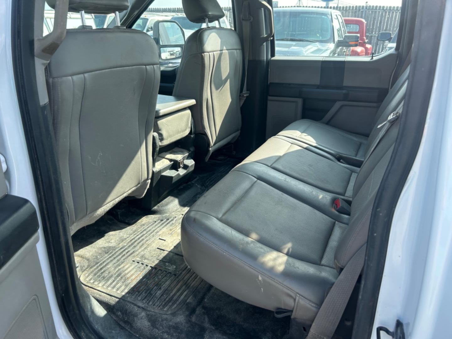 2019 White Ford F-250 SD Lariat Crew Cab Long Bed 2WD (1FT7W2A60KE) with an 6.2L V8 OHV 16V engine, 6A transmission, located at 1687 Business 35 S, New Braunfels, TX, 78130, (830) 625-7159, 29.655487, -98.051491 - Photo#7